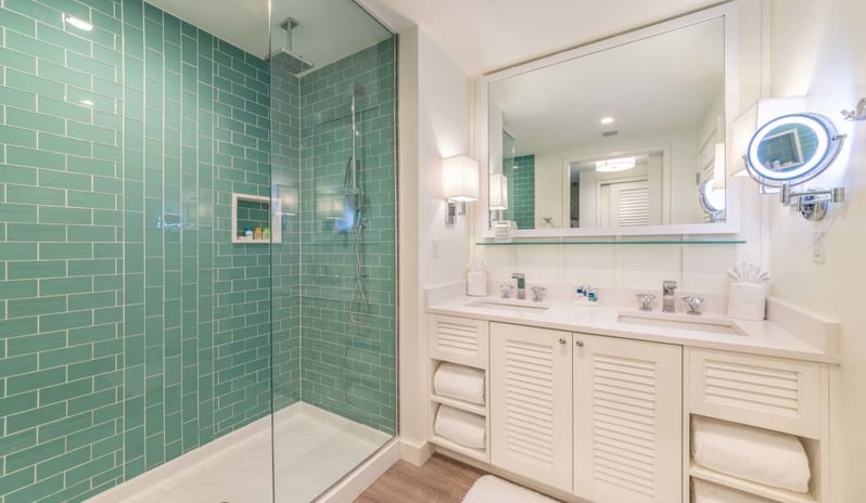 Margaritaville Resort - Twin Bedroom bathroom